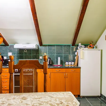 Keserovic ゲストハウス 2*