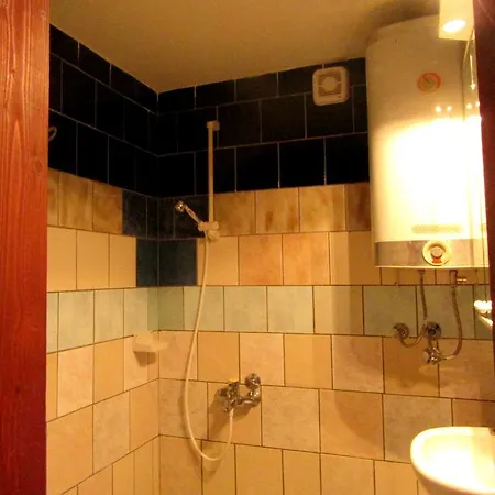 Keserovic ゲストハウス 2*