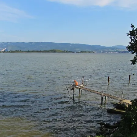 Keserovic ゲストハウス 2*